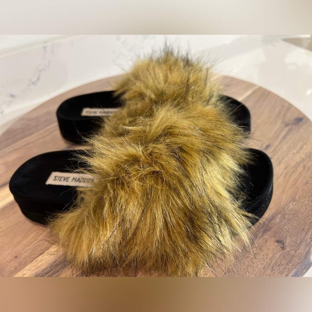 STEVE MADDEN women’s size 7 AMARI faux fur slide sandals color tan & black